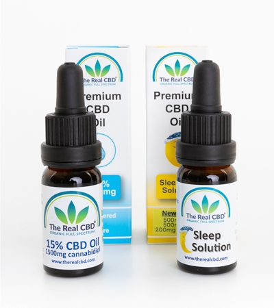 Aceite de CBD Sleep Solution - Botellas de 15% de aceite de CBD en exposición - The Real CBD marca