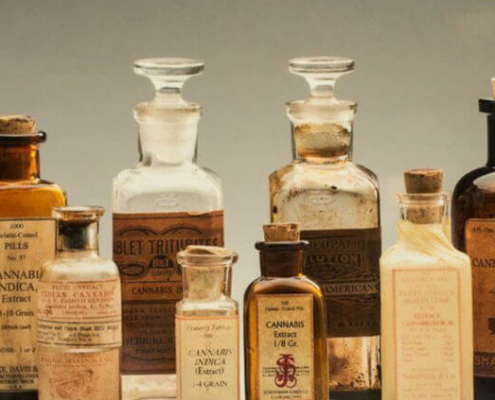 Anciens flacons médicinaux de cannabis