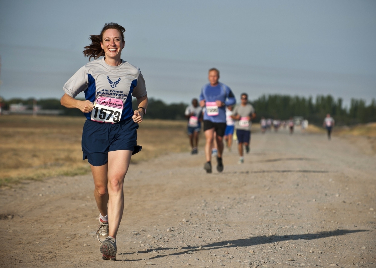 Runner arthlete on dirt track