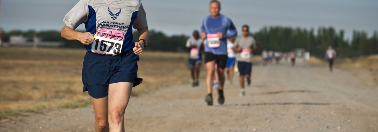 Runner arthlete on dirt track