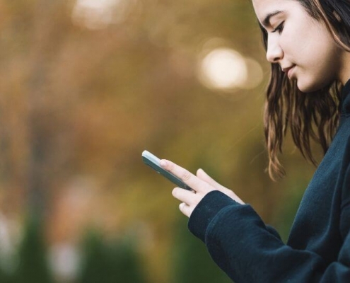 Teenager holding a smartphone