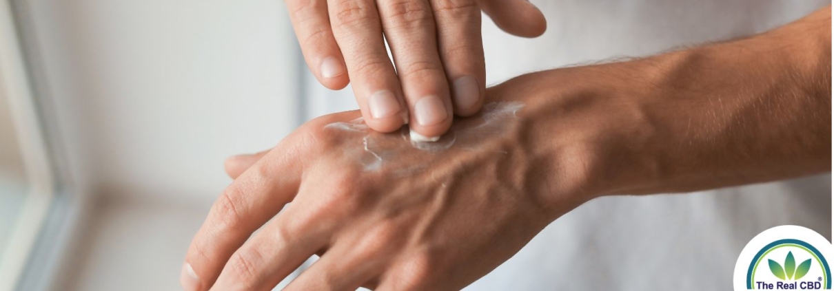 Hand applying crème onto the opposite hand