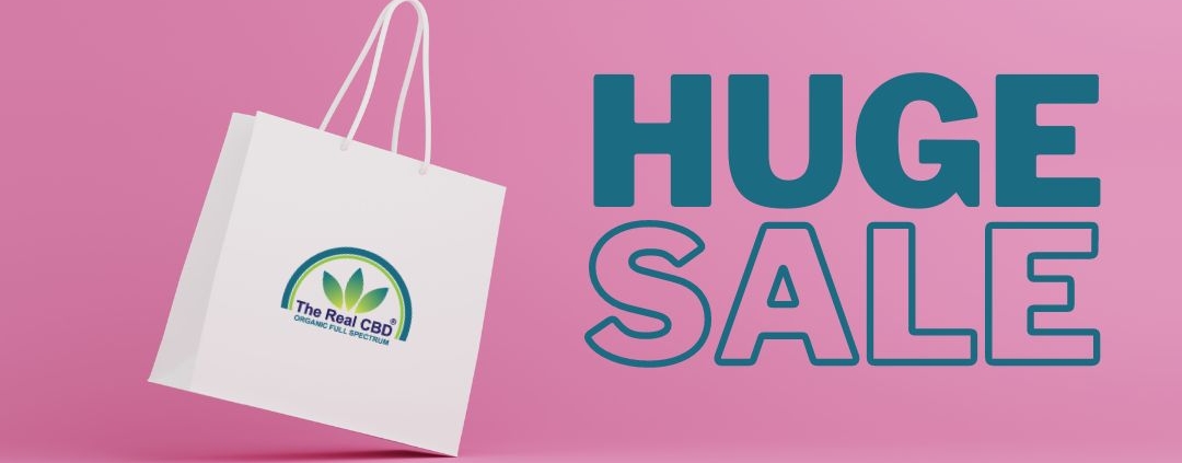 Panneau HUGE SALE sur fond rose