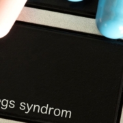 Clavier avec RESTLESS LEG SYNDROME sur l'une des touches noires