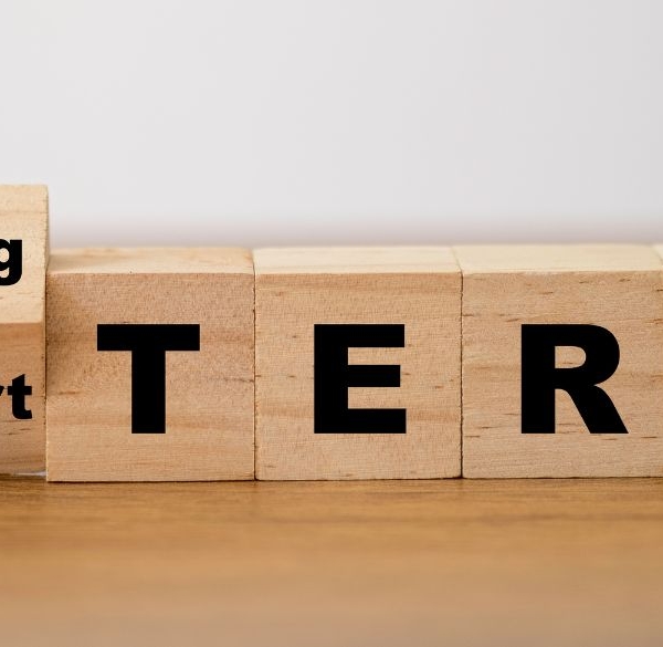 Wooden blocks spelling Long- and short tem