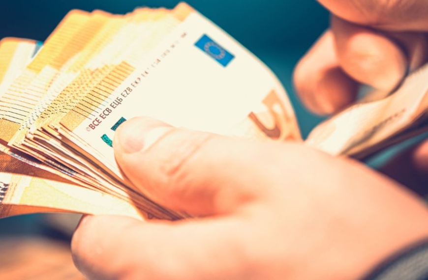 Male hands counting a bunch of Euro notes